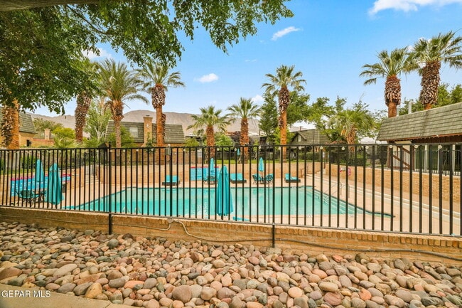 Building Photo - 350 Thunderbird Dr