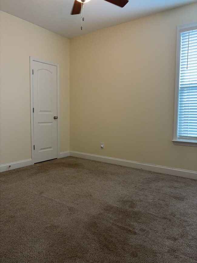 Building Photo - "Charming 3-Bedroom Home with 2 Full Baths in Greenville's Forest Ridge!"