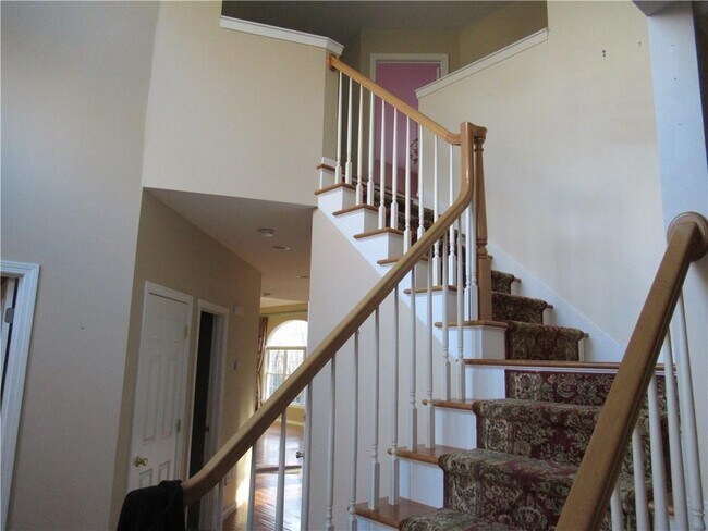 Building Photo - 70 Cavalier Dr