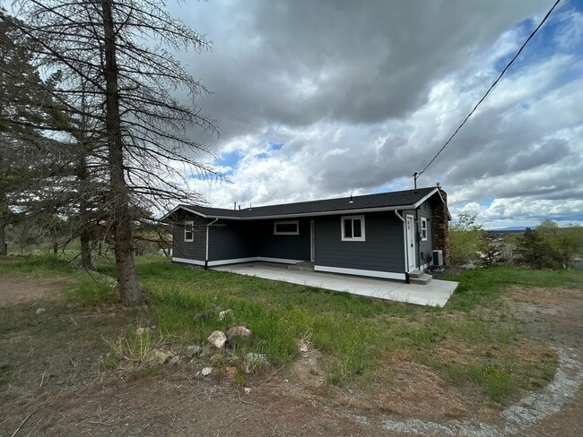 Primary Photo - Country Living - 3 Bedroom / 2 Bathroom Ho...