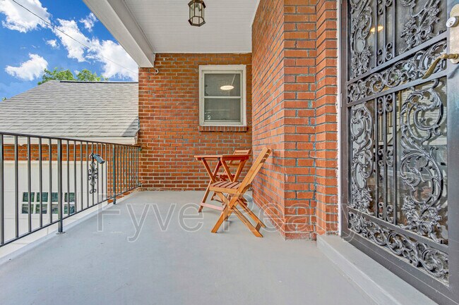 Building Photo - 1804 Hailey Ave
