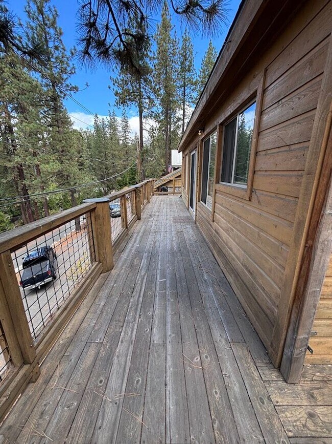 Building Photo - 405 - BEAVER DUPLEX