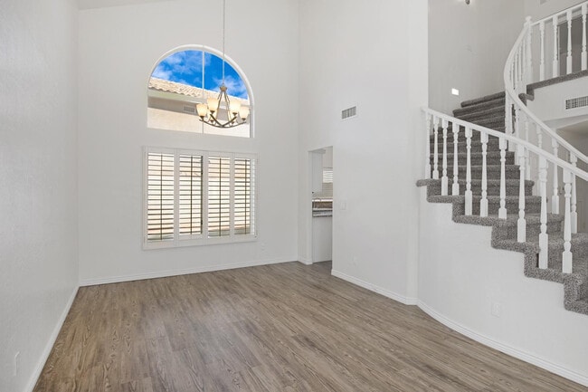 Building Photo - 1248 E Briarwood Terrace