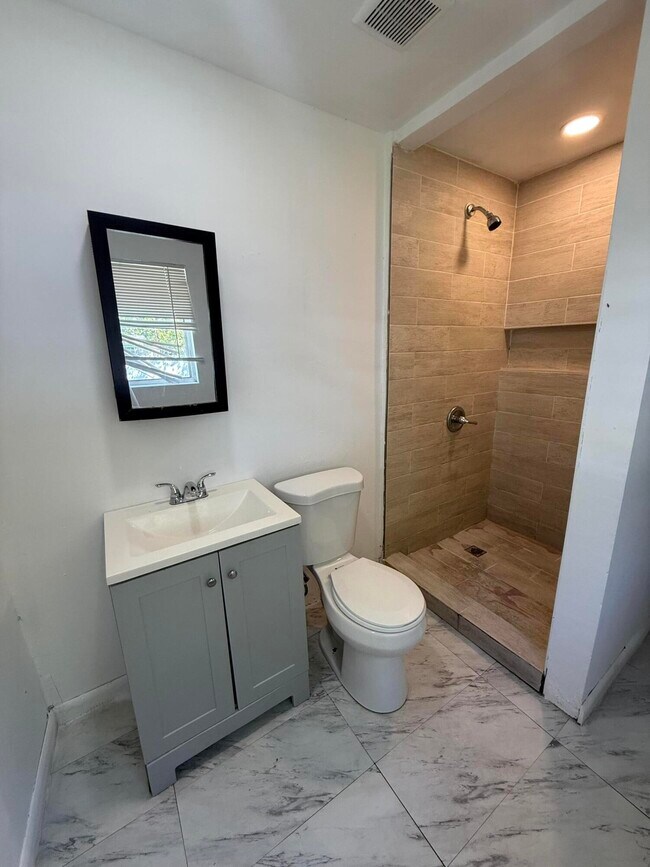 Building Photo - 6315 SW 32nd St