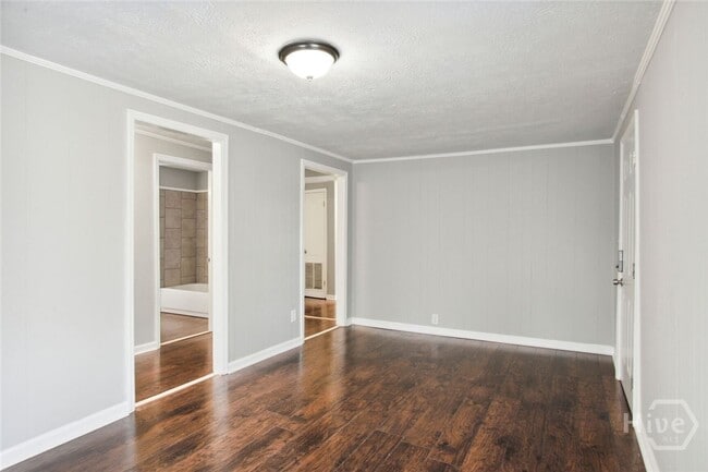 Building Photo - 1001 Treat