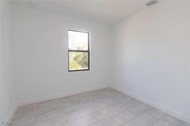 Building Photo - 9041 Lamkin Cir