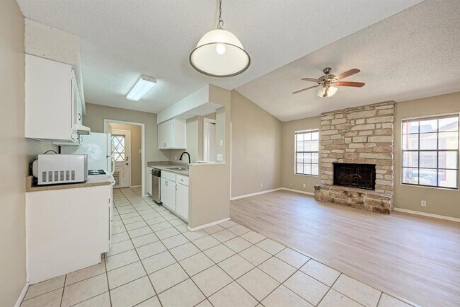 Building Photo - 12408 Deer Falls Dr