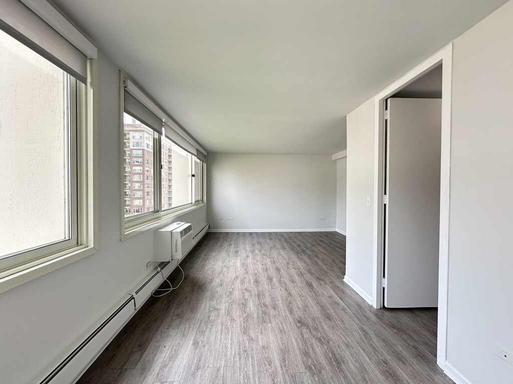 Building Photo - 1349 N Dearborn St