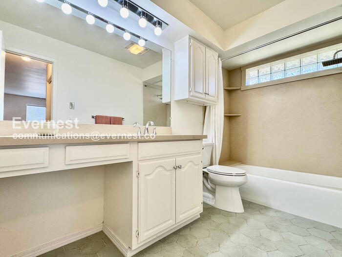 Building Photo - 11811 E 91st St