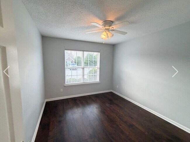Building Photo - North Wilmington/ground floor patio home/two bedrooms. North Chase/Laney High school area.
