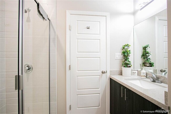 Building Photo - 15 Swallow Ave