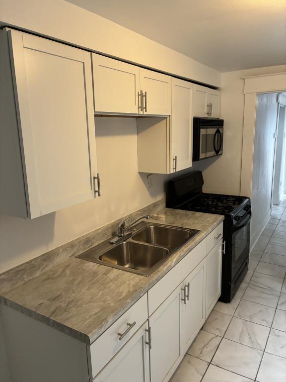 Building Photo - 640 Pine St