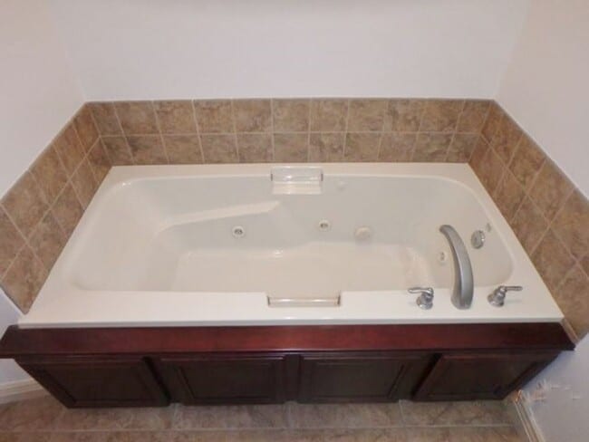 Building Photo - Great 3 Bed 2 Bath House in Mill Creek Manor!