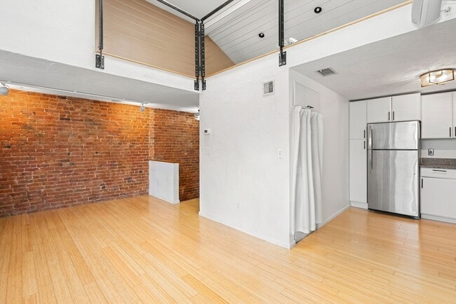 Building Photo - 148 F St