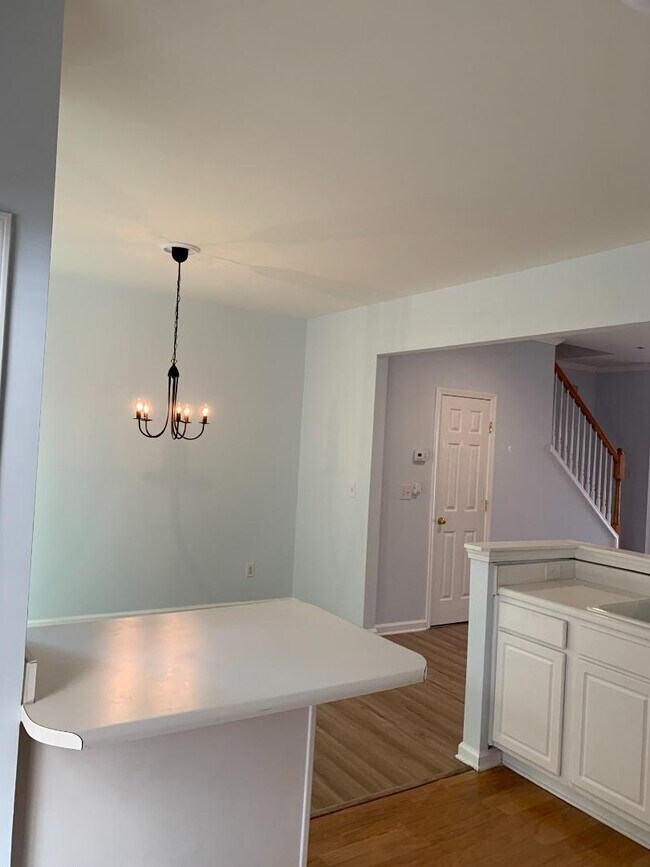 Building Photo - 27 Highoak Dr