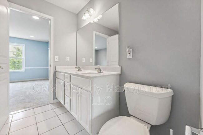 Building Photo - 44 Equestrian Way