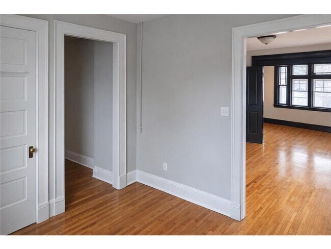 Building Photo - 283 Front Ave