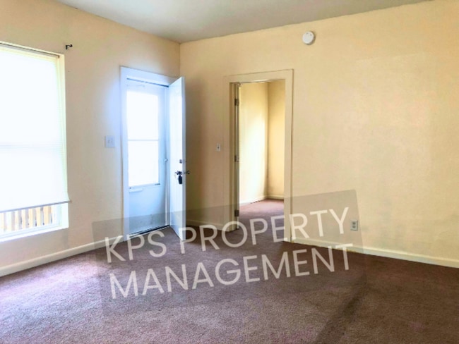 Building Photo - 665 S Kansas St