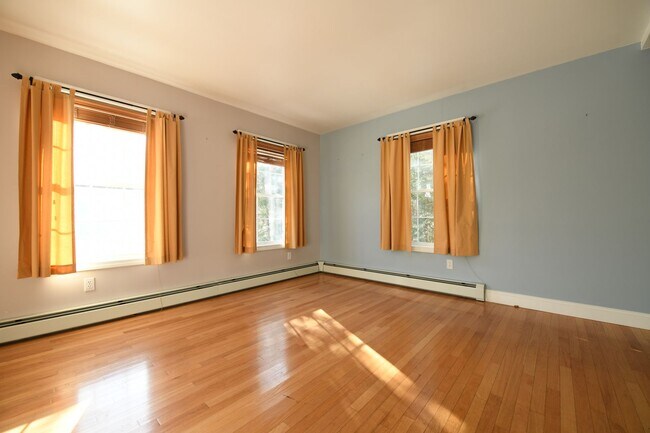 Building Photo - 15 Sabatus Rd