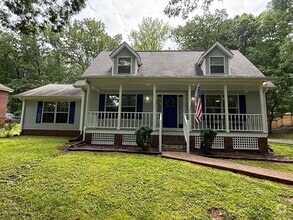 Building Photo - 3 Bed 2 Bath Home near Luther Lake