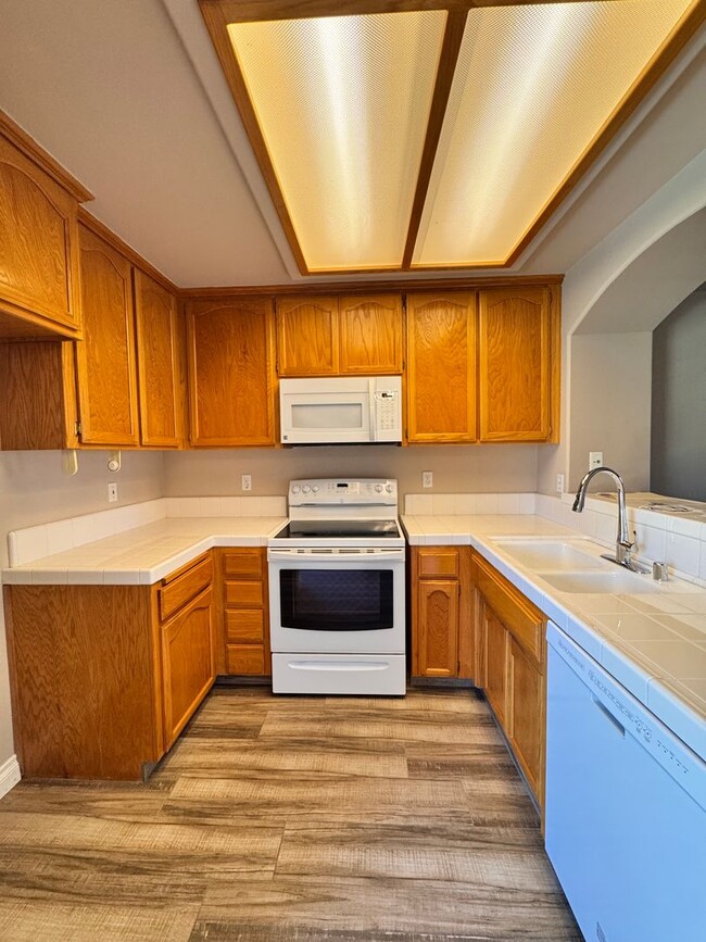Building Photo - 5708 Clear Valley Ct