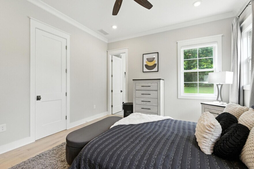 Building Photo - 143 Steepleview Dr