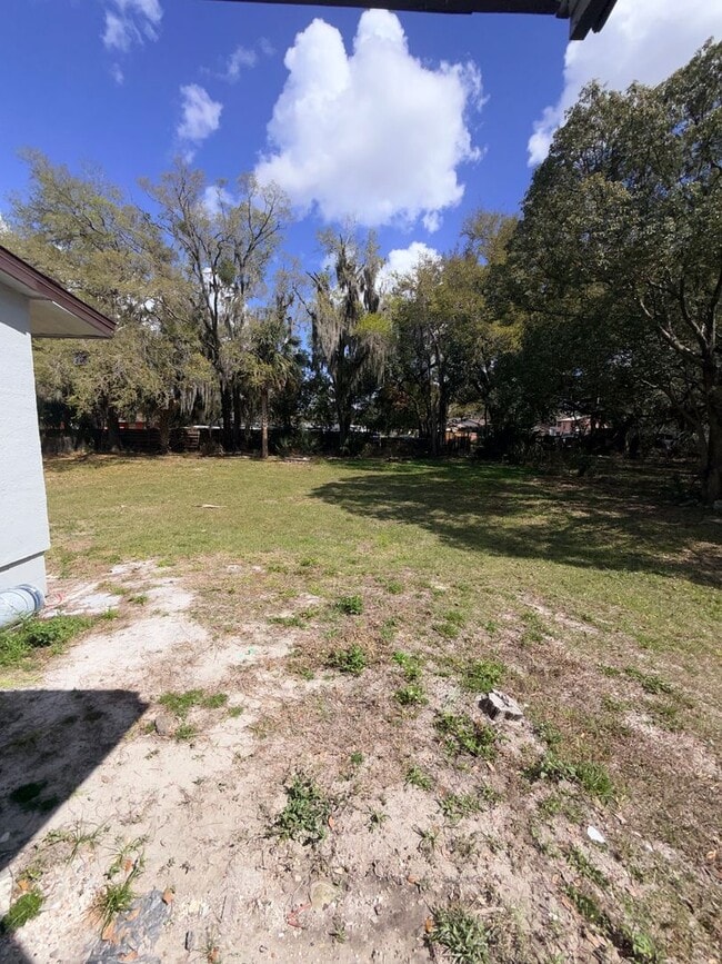 Building Photo - HUGE fenced yard with updated 2 bedroom Home  CALL Sheila to see 407-687-7900