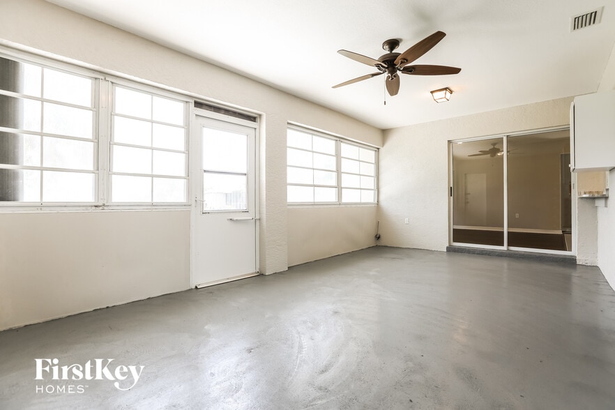 Building Photo - 1138 Presque Isle Dr