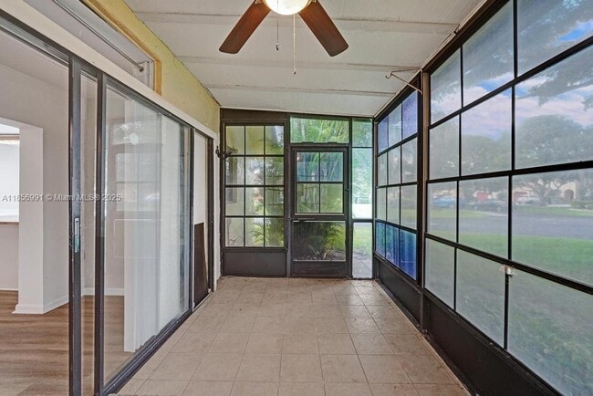 Building Photo - 9540 Sevilla Ln