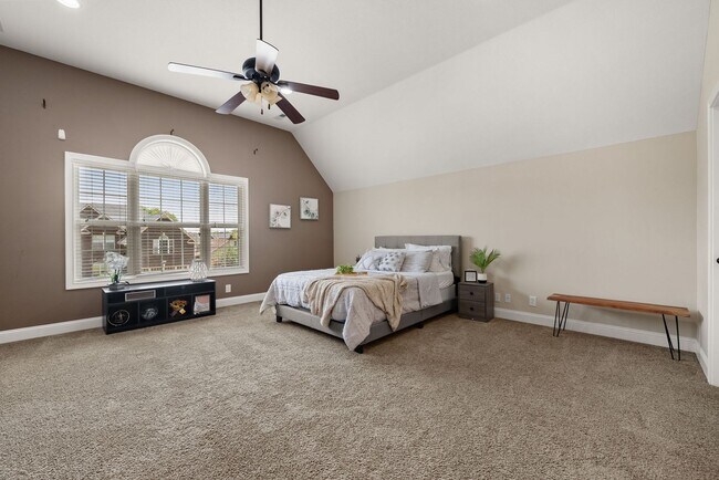 Building Photo - Pet Friendly Four Bedroom with Bonus!