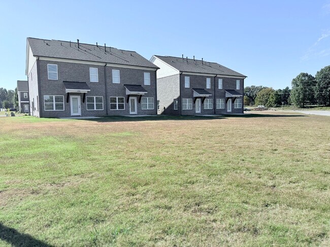 Building Photo - 4364 Ravenwood Park W