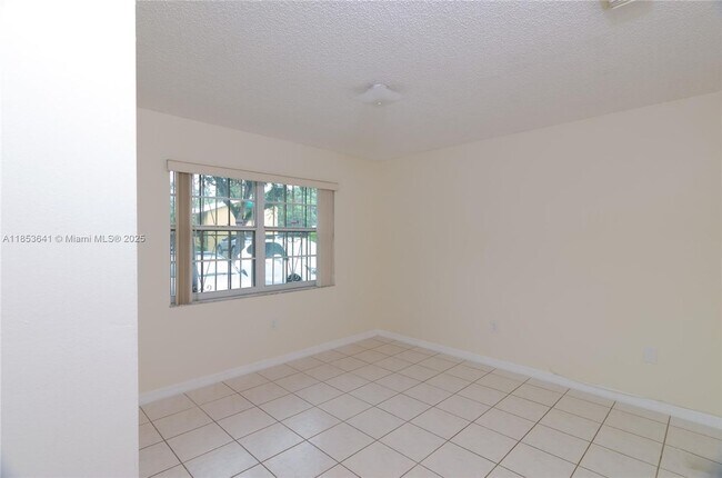 Building Photo - 3373 SW 28th Terrace