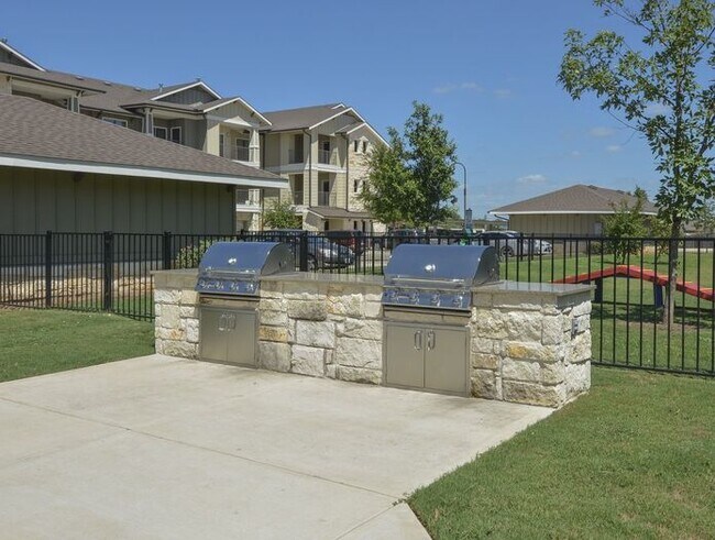 Building Photo - 11300 Farrah Ln