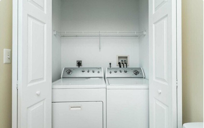 Building Photo - Charming 2bdrm 2.5 bath Patterson Park home with parking and rooftop deck