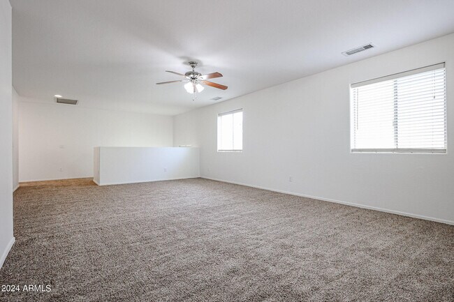 Building Photo - 811 E Kapasi Ln