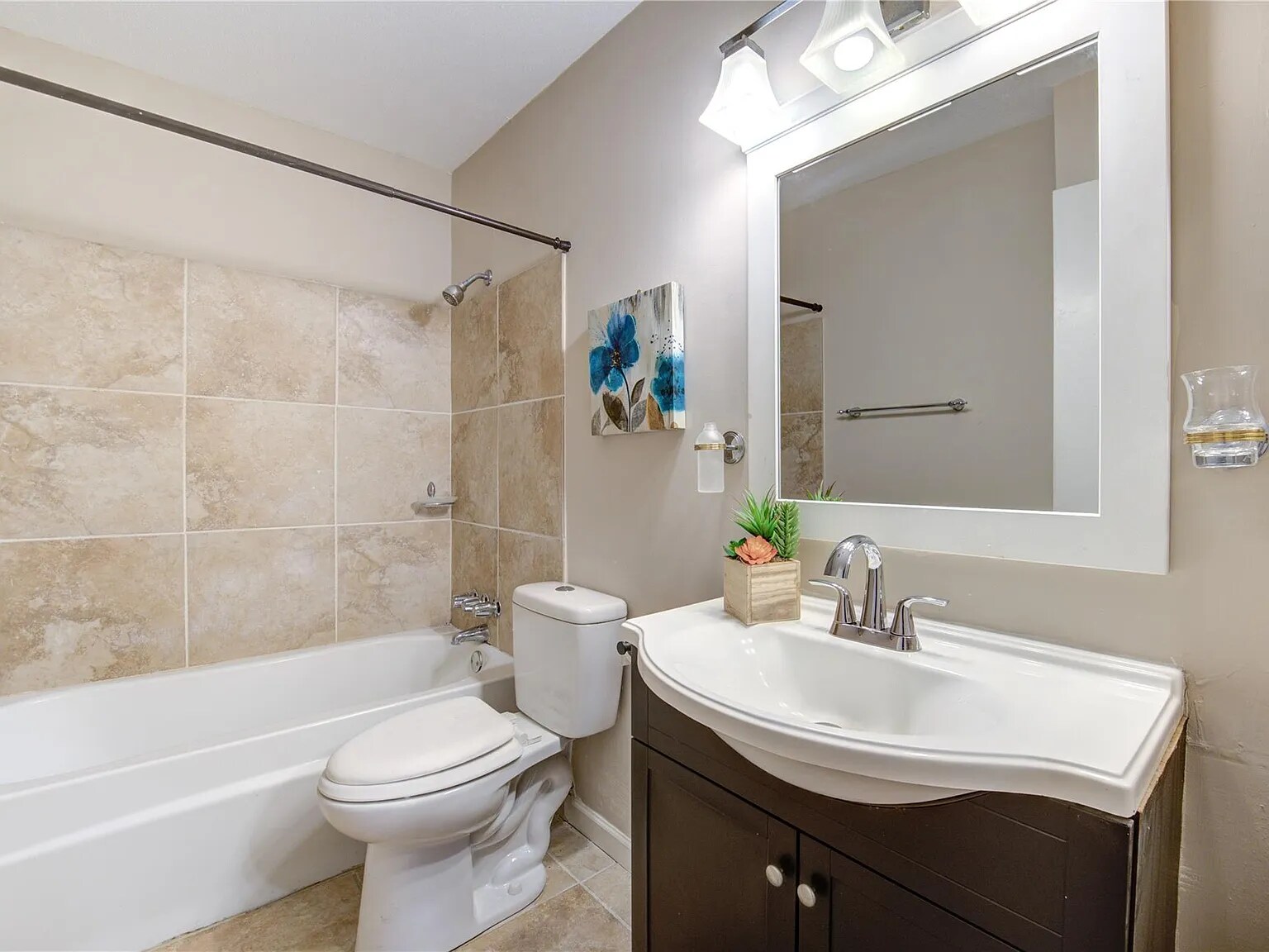 Building Photo - 2101 Fountain View Dr