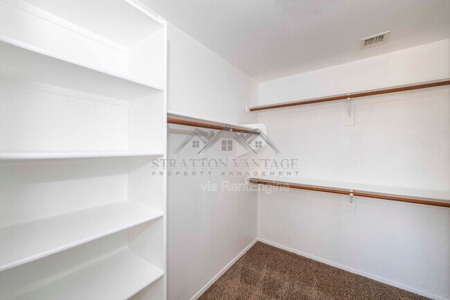 Building Photo - 618 E Payton Cir