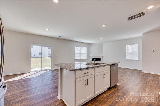 Building Photo - 587 King Clover Ln