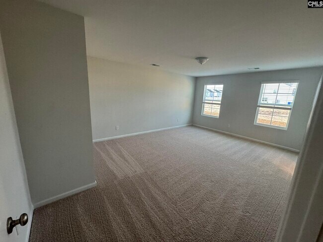 Building Photo - 3052 Hallsdale Dr