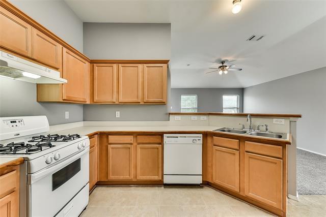 Building Photo - 8100 Tierra Del Sol Rd