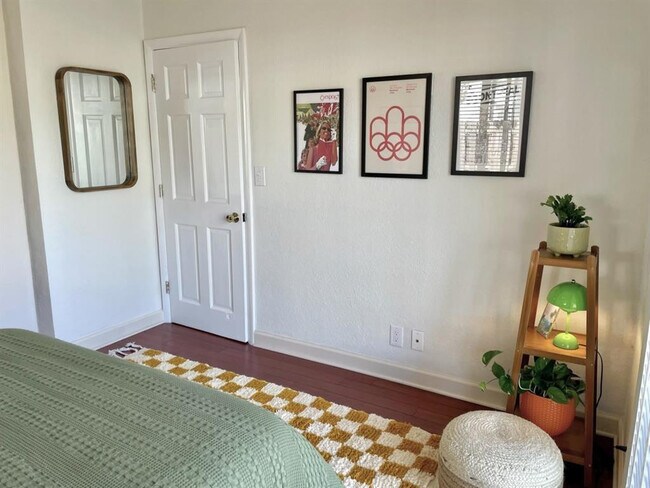 Building Photo - 2611 NE 20th St