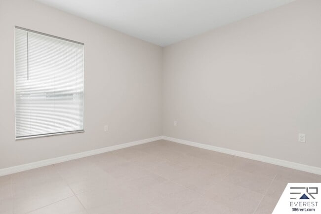 Building Photo - LIKE NEW 3/2/1 TOWNHOUSE IN BEAUTIFUL SEMINOLE WOODS