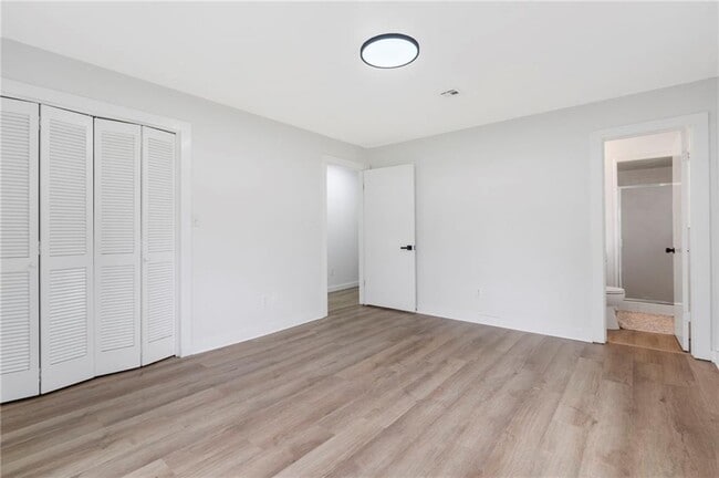 Building Photo - 701 NW Ford Ln