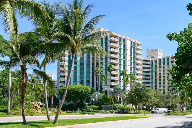 Building Photo - 1121 Crandon Blvd