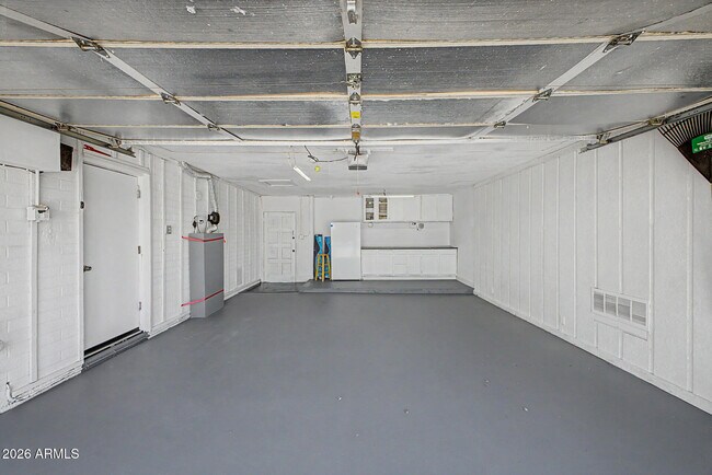 Building Photo - 8219 E Valley View Rd