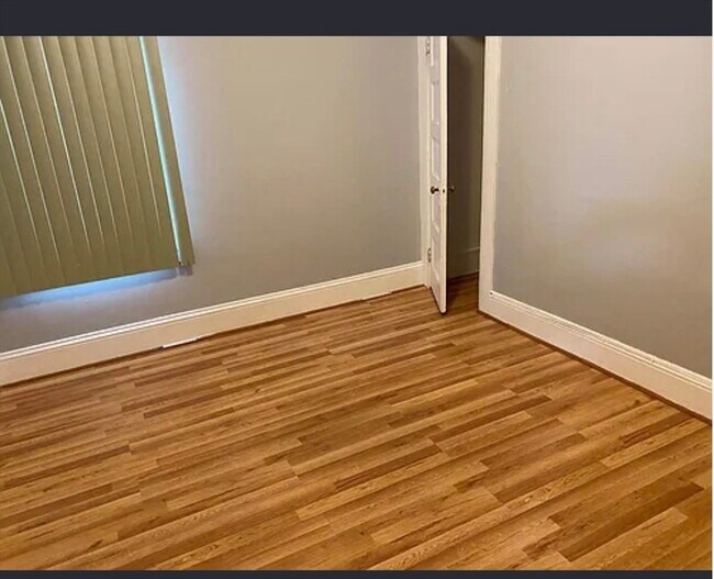 Building Photo - 27 Bourne St