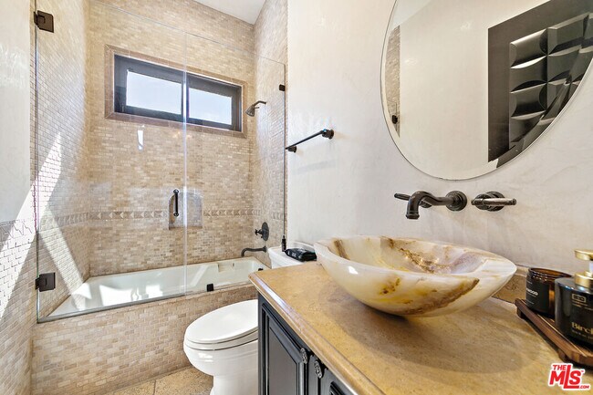 Building Photo - 458 Flores St