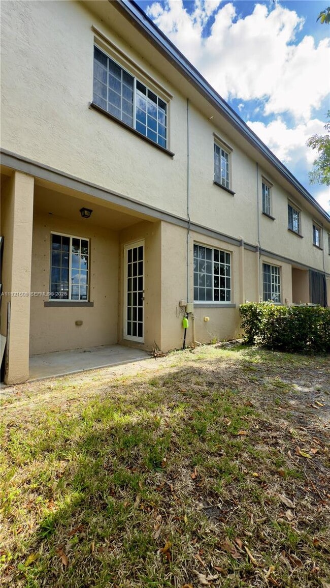 Building Photo - 1109 Lucaya Dr