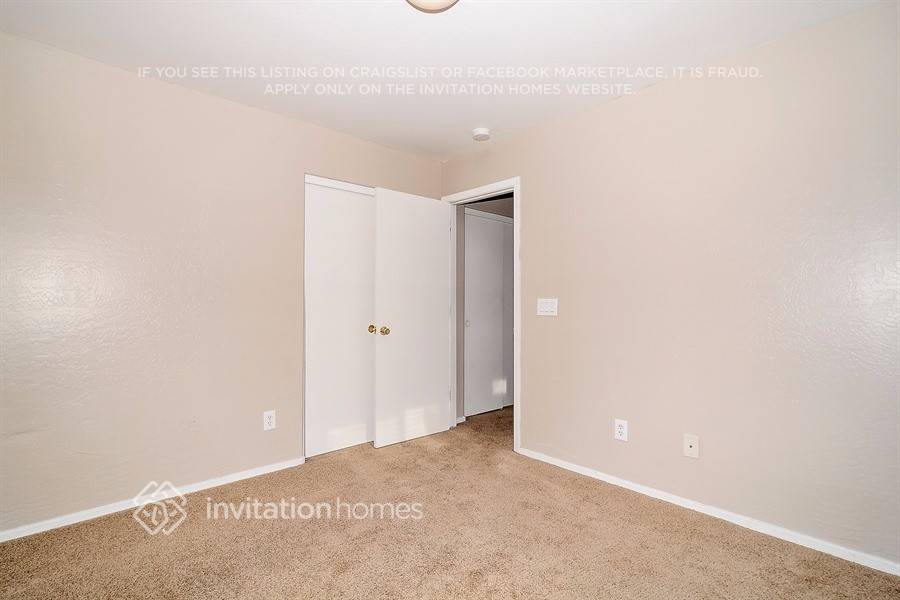 Building Photo - 12119 W Columbine Dr