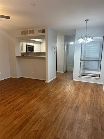 Building Photo - 2300 Balsam Dr